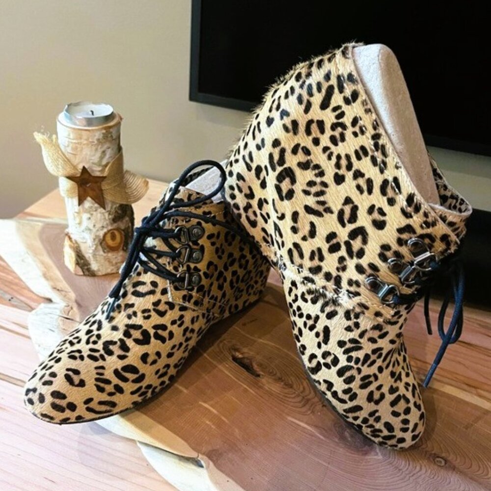 *CLEARANCE* Leapord Horsehair  Look wedge booties SZ 8 EUR 38 VGUC